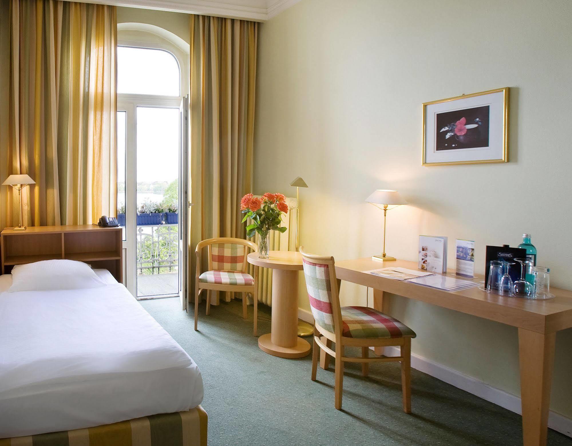Relexa Hotel Bellevue An Der Alster Hamburgo Exterior foto